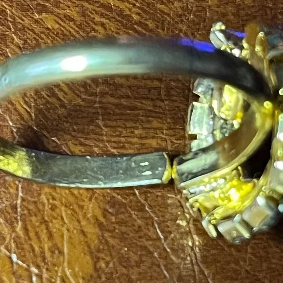 Vintage Gold Tone Christmas Wreath Ring Green Clear Rhinestones Adjustable Fit - Picture 8 of 8